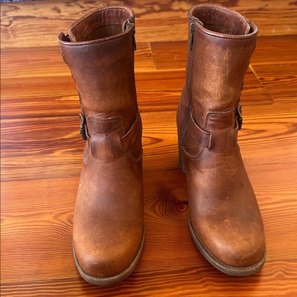 Frye Leather Heeled Boots - Picture 2 of 6